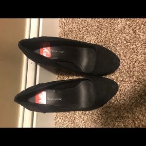 Black suede pump with sequin heel